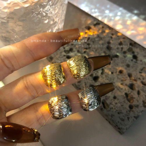 简约拉丝褶皱肌理耳钉女 小众高级感耳环气质金色港风ins耳圈耳饰