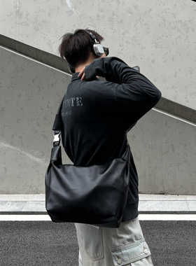 YUEN韩国高级感单肩斜挎复古ins饺子包男女旅行通勤包大容量托特