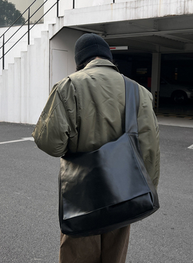 YUEN小众复古单肩斜挎大容量pu流浪软皮大包街头男女邮差托特中性