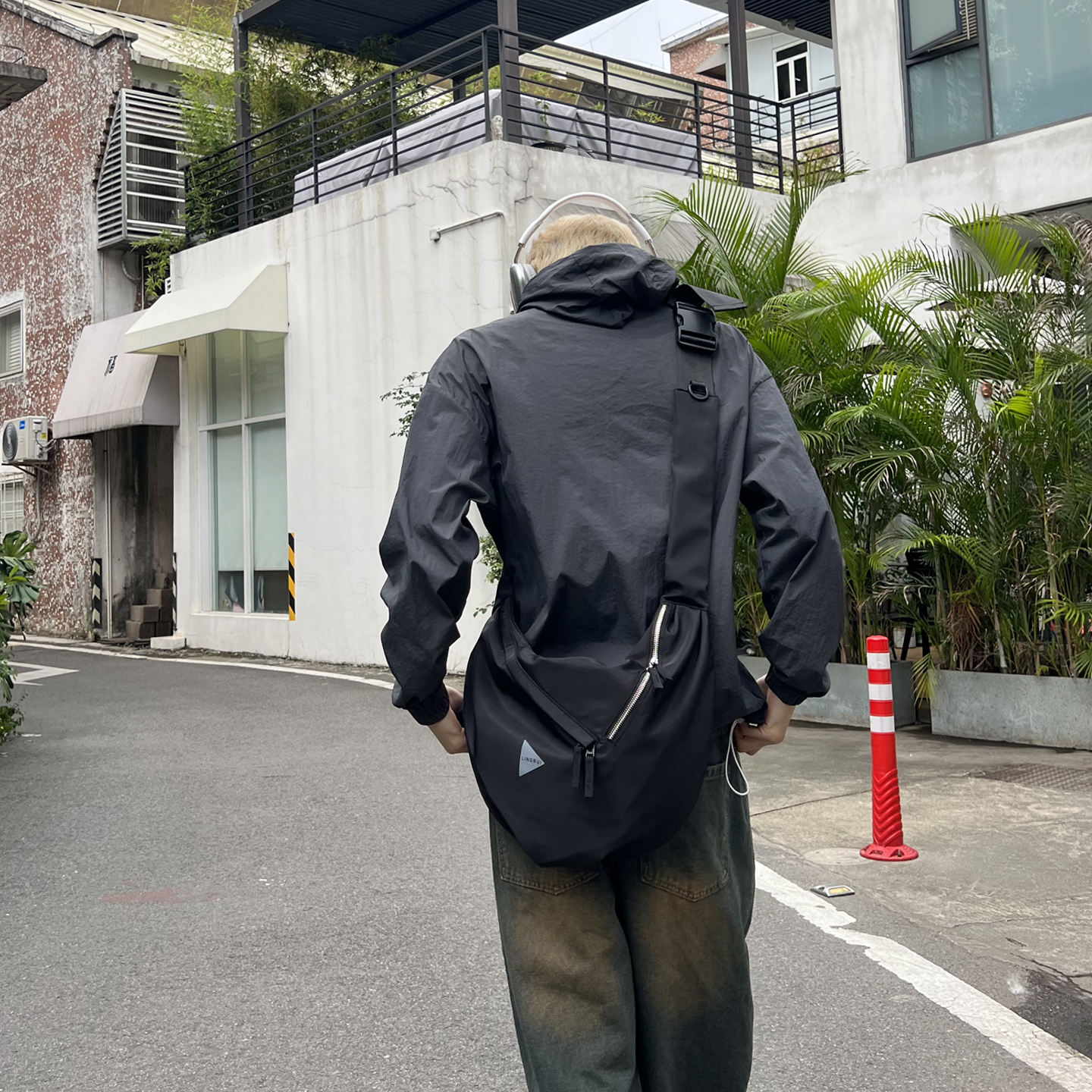 YUEN小众时髦斜挎包男女大容量胸包运动休闲托特尼龙轻便挎包街头