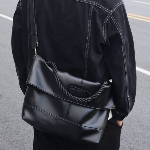 男士百搭真皮斜挎包健身包电脑包