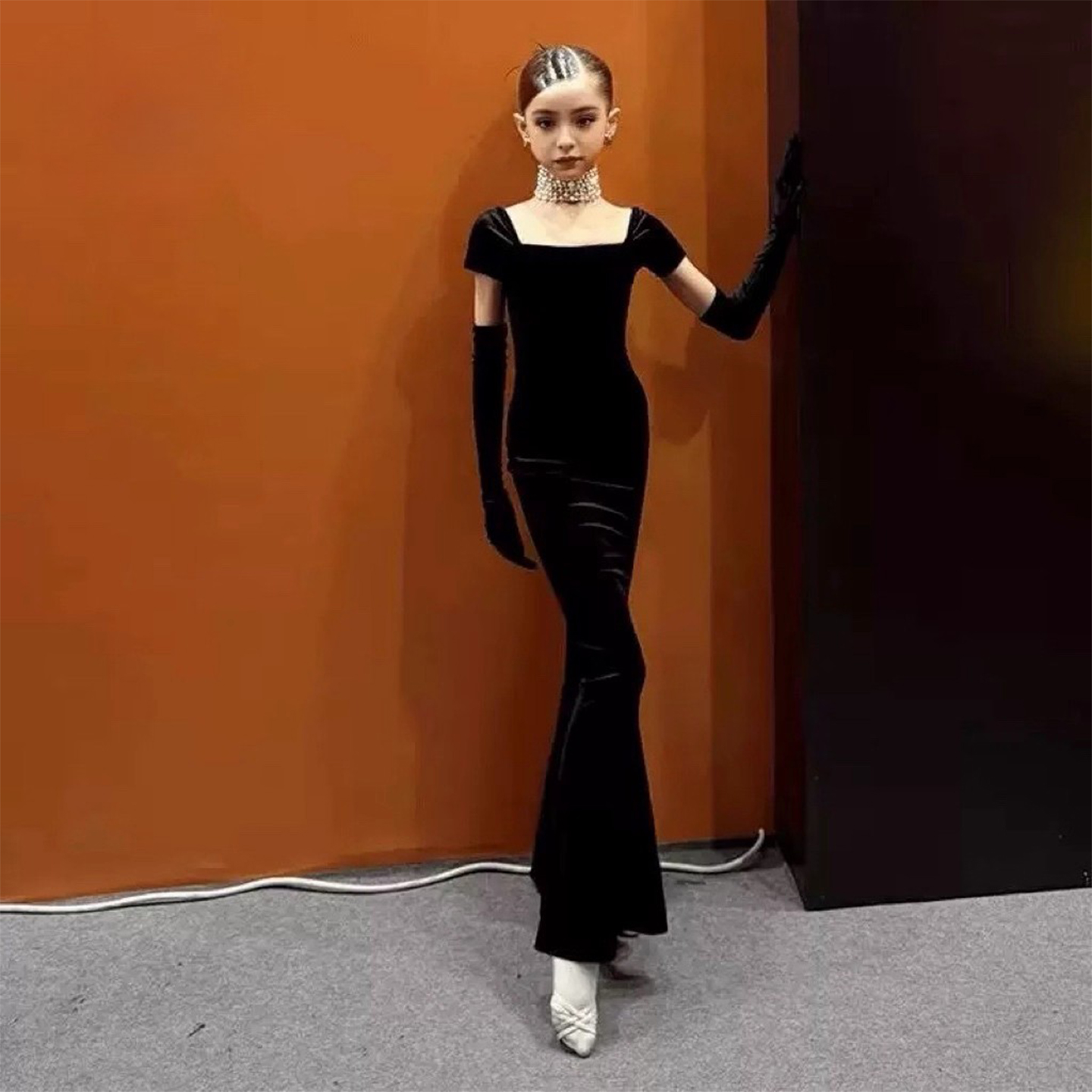 女童礼服简约修身黑色短袖方领包臀裙主持人钢琴演奏走秀舞台演出