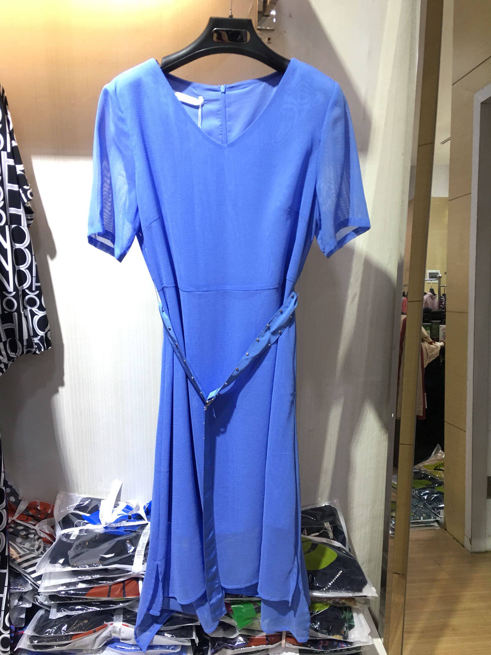 亨奴女装2020特价连衣裙b59017y 更多款式请联系店家