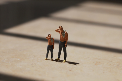 KING TOYS 运动赤膊男 1/87 1/64 1/43人偶车模场景搭配 预定