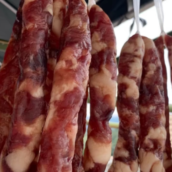 腊肠云南正宗麻辣手工自然风干农家特产土猪原味香肠