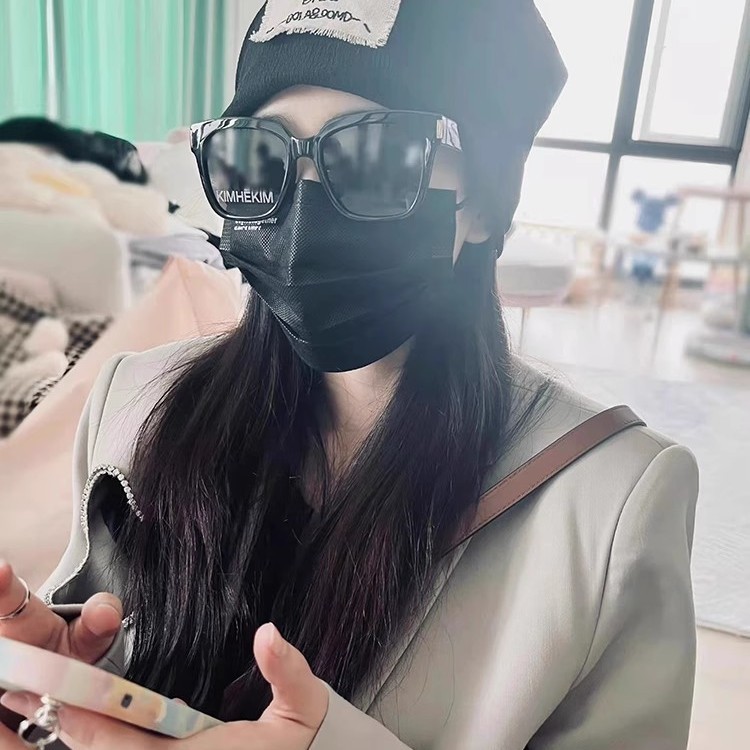 现货 KIMHEKIM白色LOGO防晒防紫外线黑色方圆框遮光太阳眼镜墨镜