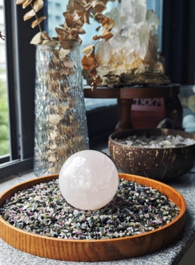 符文粉水晶球6.7厘米421.5g