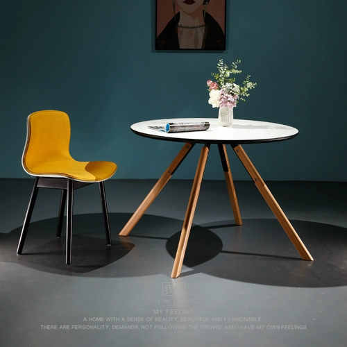 Северная бытовая домашняя квартира столовая ресторан, современный минималистский творческий сплошной древесина круглый обеденный стол