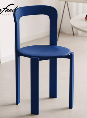 我感塑版Rey椅2025新款家用塑料餐椅子多巴胺可堆叠休闲靠背椅