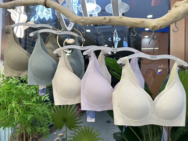 茜丝柔内衣女无痕大胸显小无钢圈全罩杯调整型文胸薄杯28228