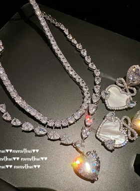 美在心尖儿上爱心大宝石项链 波光粼粼 镀18K金 锆石璀璨排列颈链