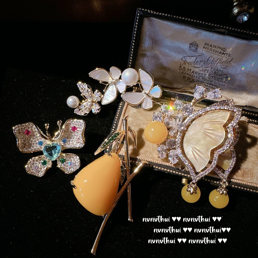 金丝雀人工碧玺贝母宝石胸针 富丽堂皇 镀18K金 彩虹蝴蝶锆石针