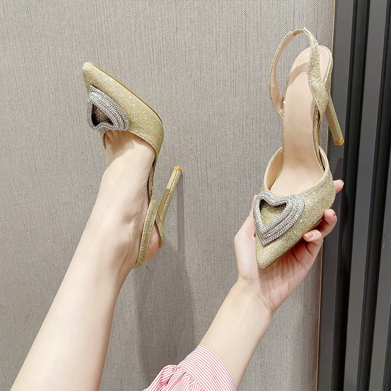 女细跟性感高跟时装凉鞋断码清仓