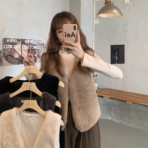 Real shooting and real price autumn and winter new high-grade Plush Camisole short vest vest + high collar bottomed sweater