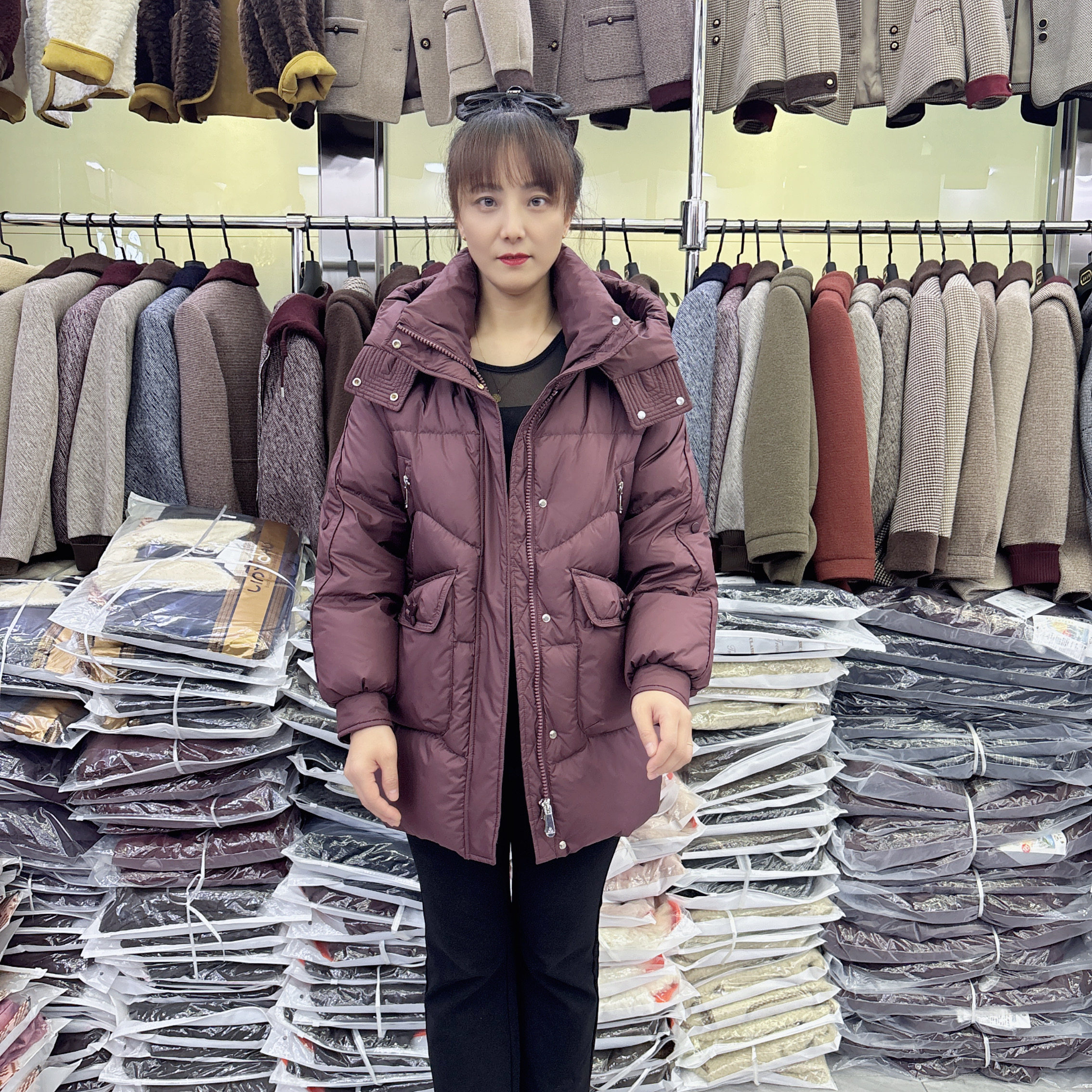 2025冬季新款百搭长袖连帽羽羽绒服
