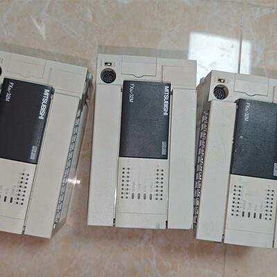三菱PLCFX3U-32MR。三台拆机原装正品功能完好询价