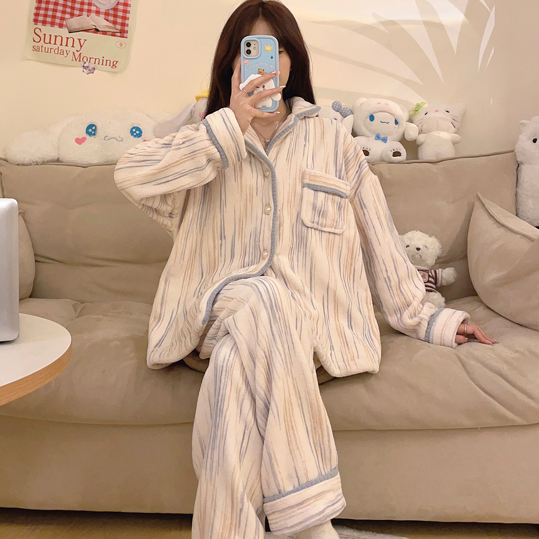 秋冬新款长袖珊瑚绒加厚加绒法兰绒居家休闲服宽松学生两件套装女