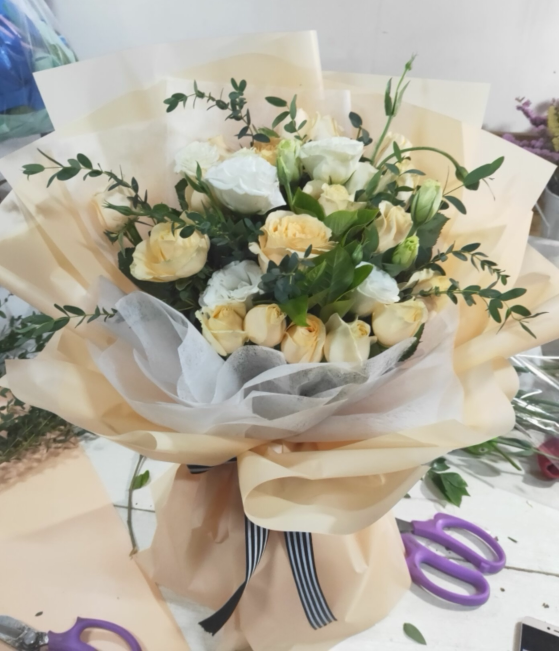 红玫瑰花束礼盒中山市阜沙镇三角镇南朗镇鲜花同城速递生日情人节