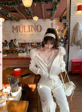 1/16 20:00 lu系纯欲毛领加绒懒人套装