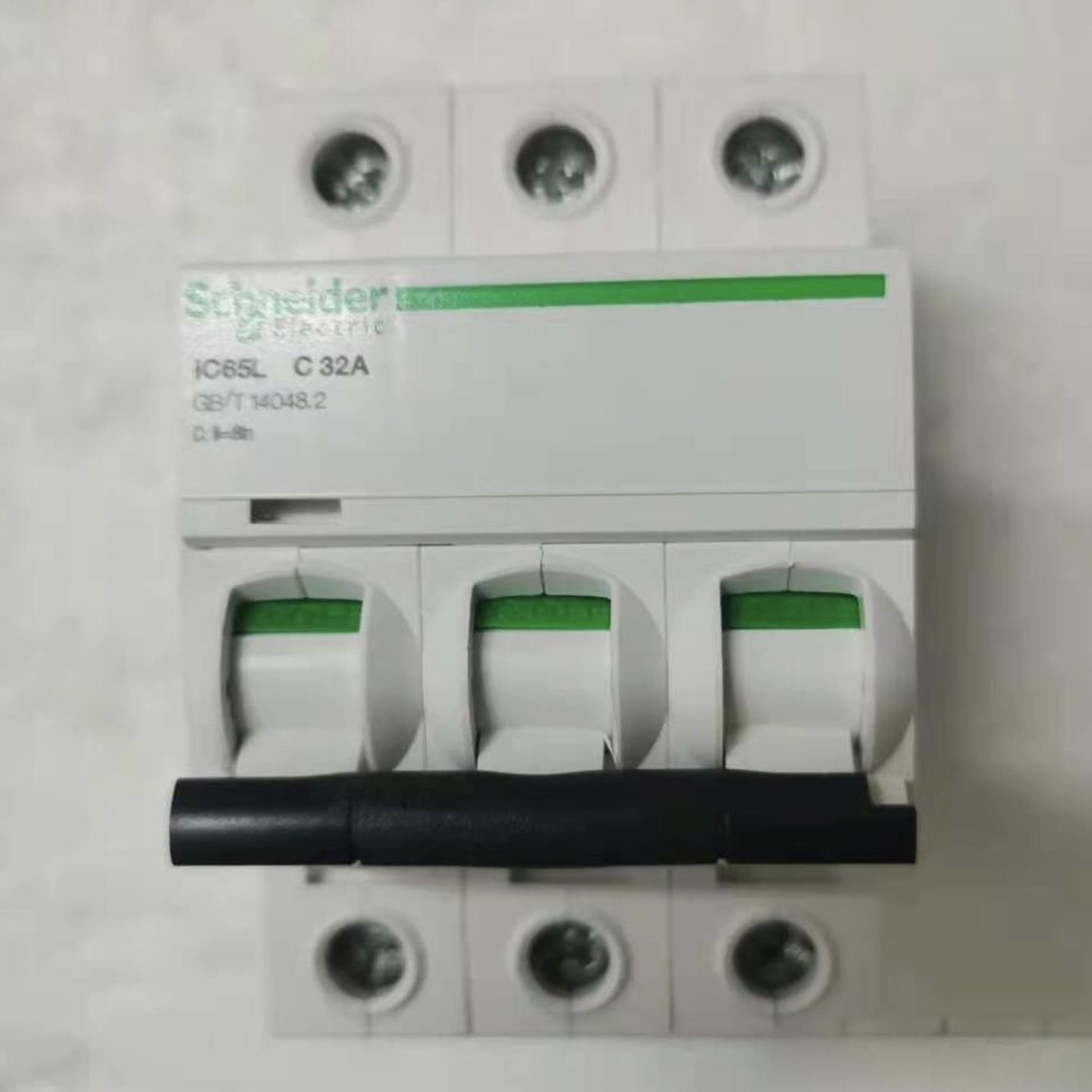 全新施耐德iC65L 3P C63A高分断15kA微型断路器A9F38363询价