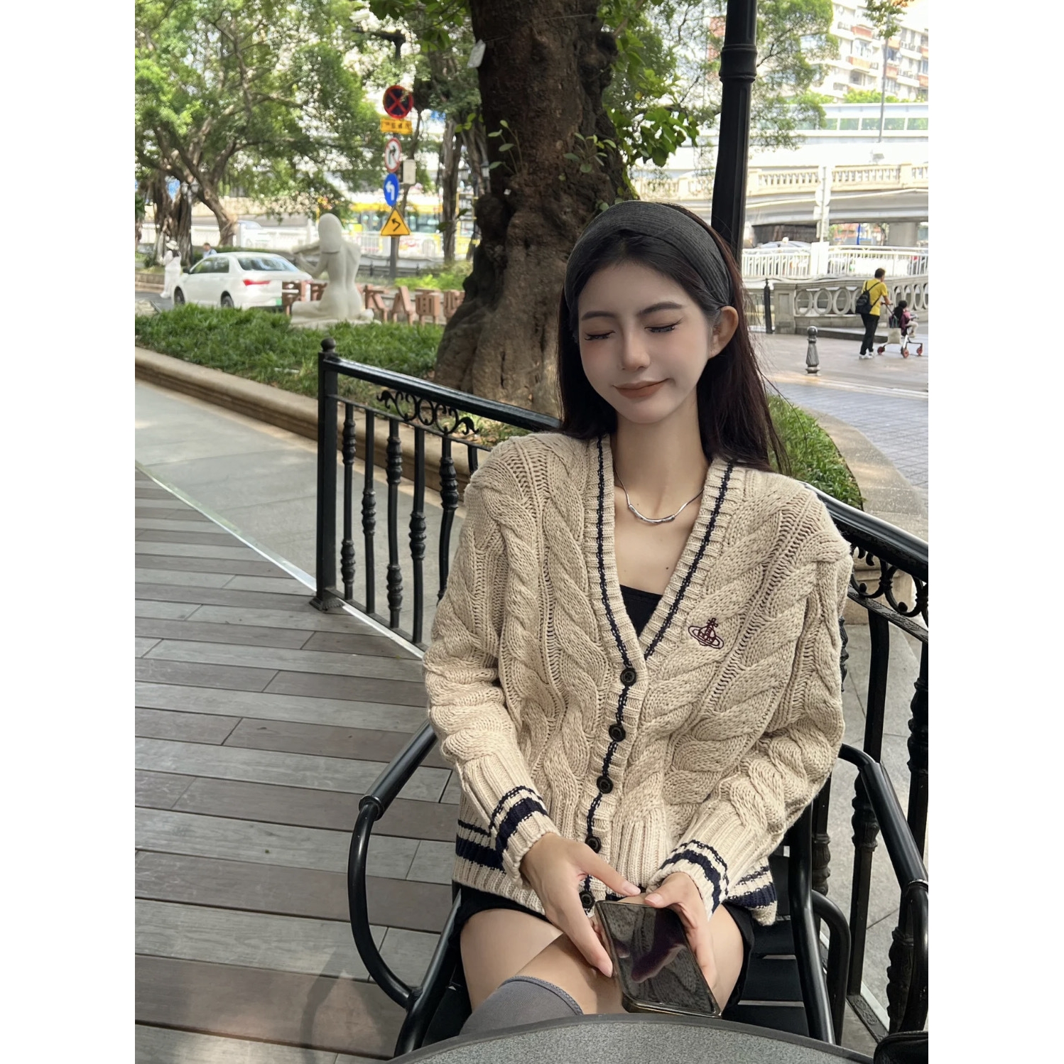 2025西太后土星小针织毛衣开衫女复古大V领粗麻花毛衣撞色外套上