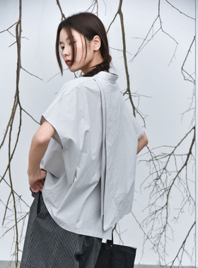 设计感气质小花扣连肩袖后叠片短袖衬衫女小众宽松衬衣还有山5286