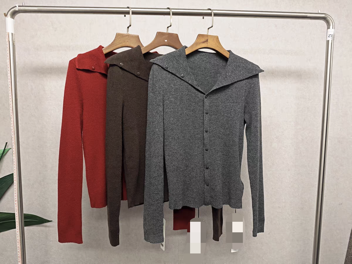 大牌k＆专柜24冬款 绵羊毛+山羊绒 气质翻领修身针织套衫 534