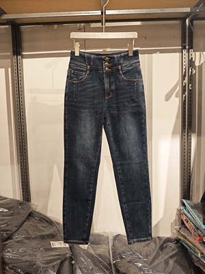 黑L，蓝S 彩 四面弹莱卡棉磨毛牛仔裤 S24411224KN