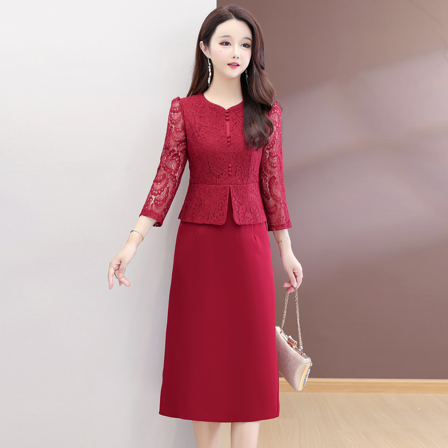 红色蕾丝假两件连衣裙女2026春季新款长袖V领收腰显瘦敬酒礼服裙