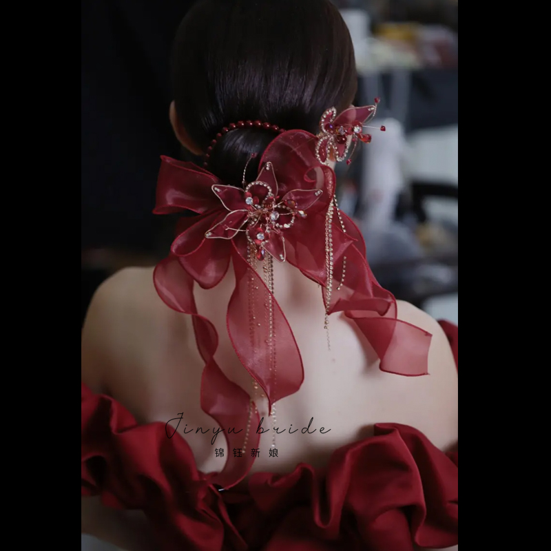 红色敬酒服花朵珍珠长流苏盘发