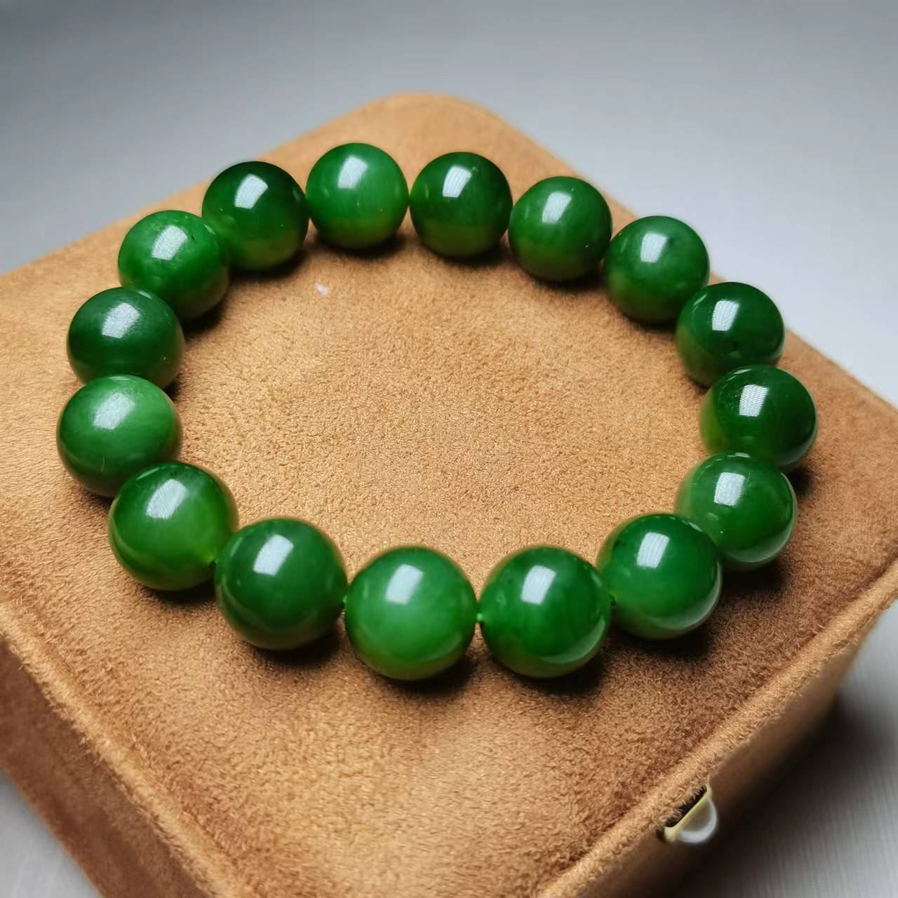 天然碧玉菠菜绿手串12mm