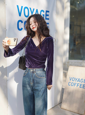 2024秋冬紫色丝绒复古交叉v领显瘦显白喇叭袖纸片人长袖小衫T女