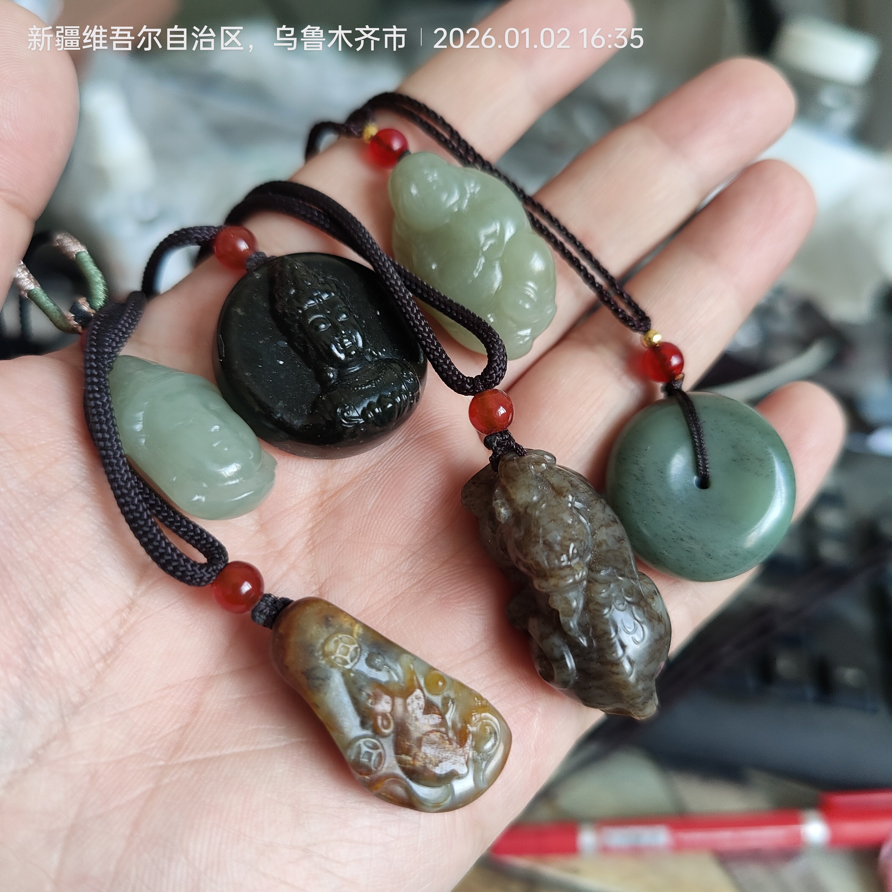 手艺人#新疆和田玉籽料原石且末糖白玉平安无事牌吊坠天然男女款