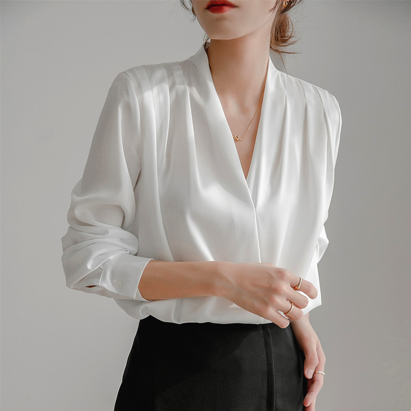 夏季V领压褶白色衬衣女长袖法式设计感复古真丝上衣职业缎面衬衫