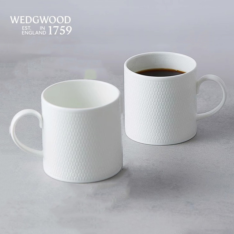 WEDGWOO骨瓷简约几何浮雕马克杯
