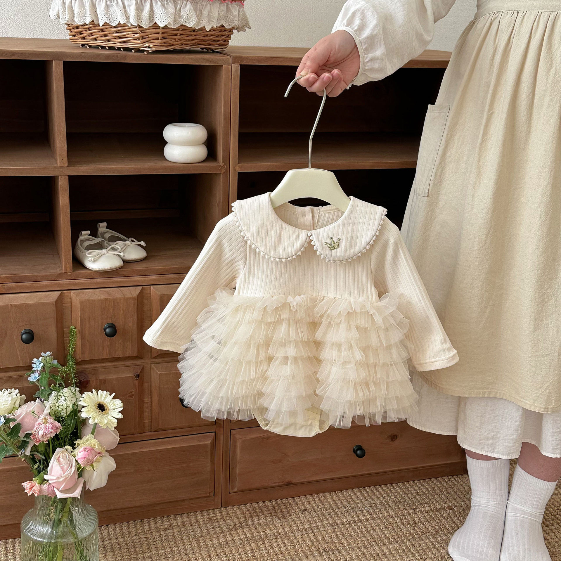 婴儿春秋洋气网纱包屁裙子爬服连体衣女宝宝百日宴公主裙蓬蓬纱裙