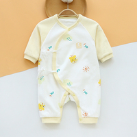 童泰新生婴儿儿衣服连体衣双层偏开和尚服哈衣春装满月宝宝0一3月