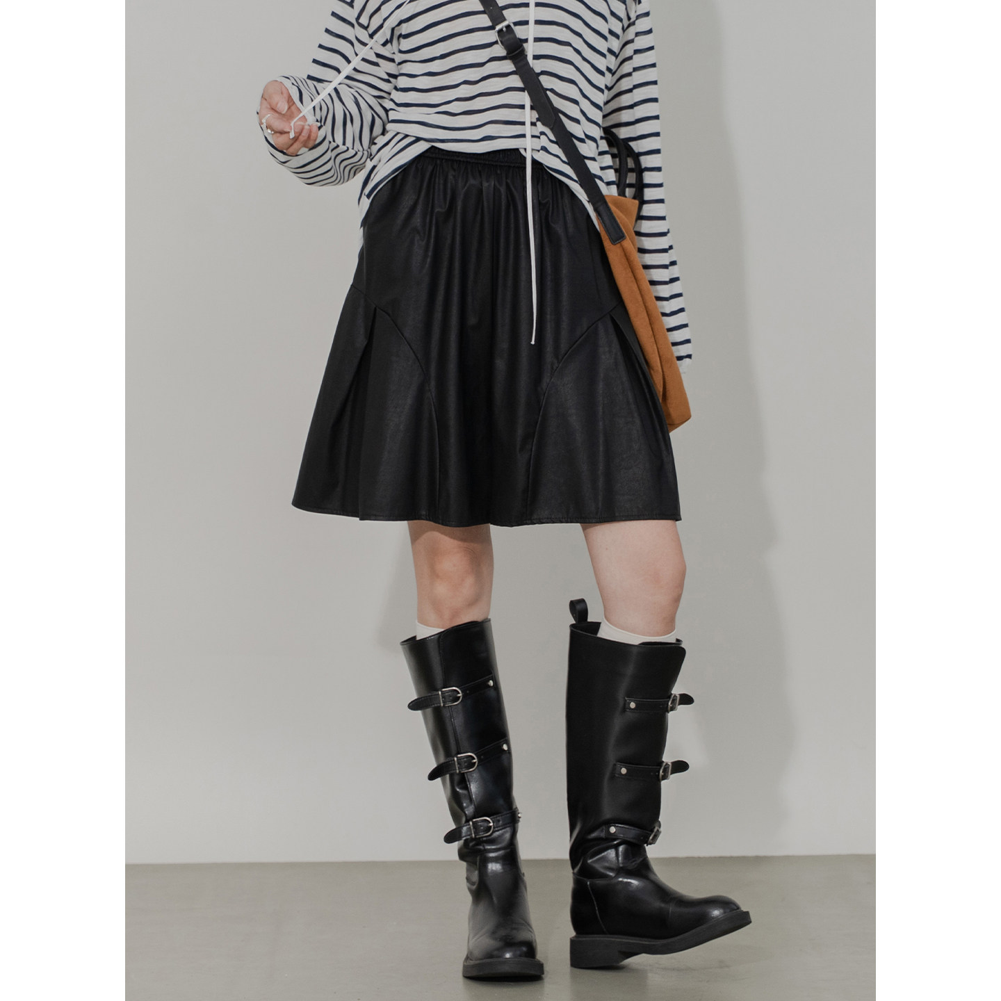 阔腿五分裤女松紧高腰褶皱设计感中裤百搭宽松显瘦PU皮休闲裙裤