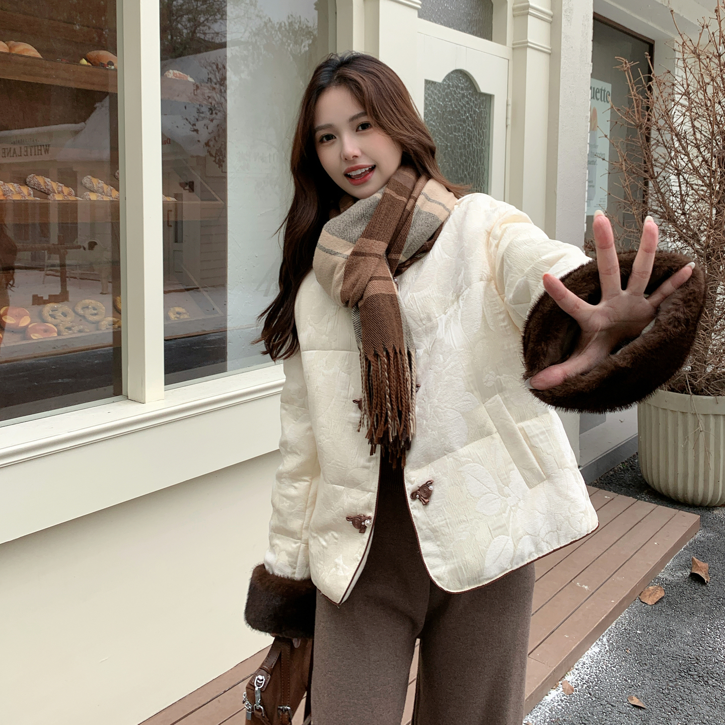 新品主推提花新中式盘扣90白鸭绒羽绒服2C075-906-P275-K398，女装羽绒服，菡迪欧娜