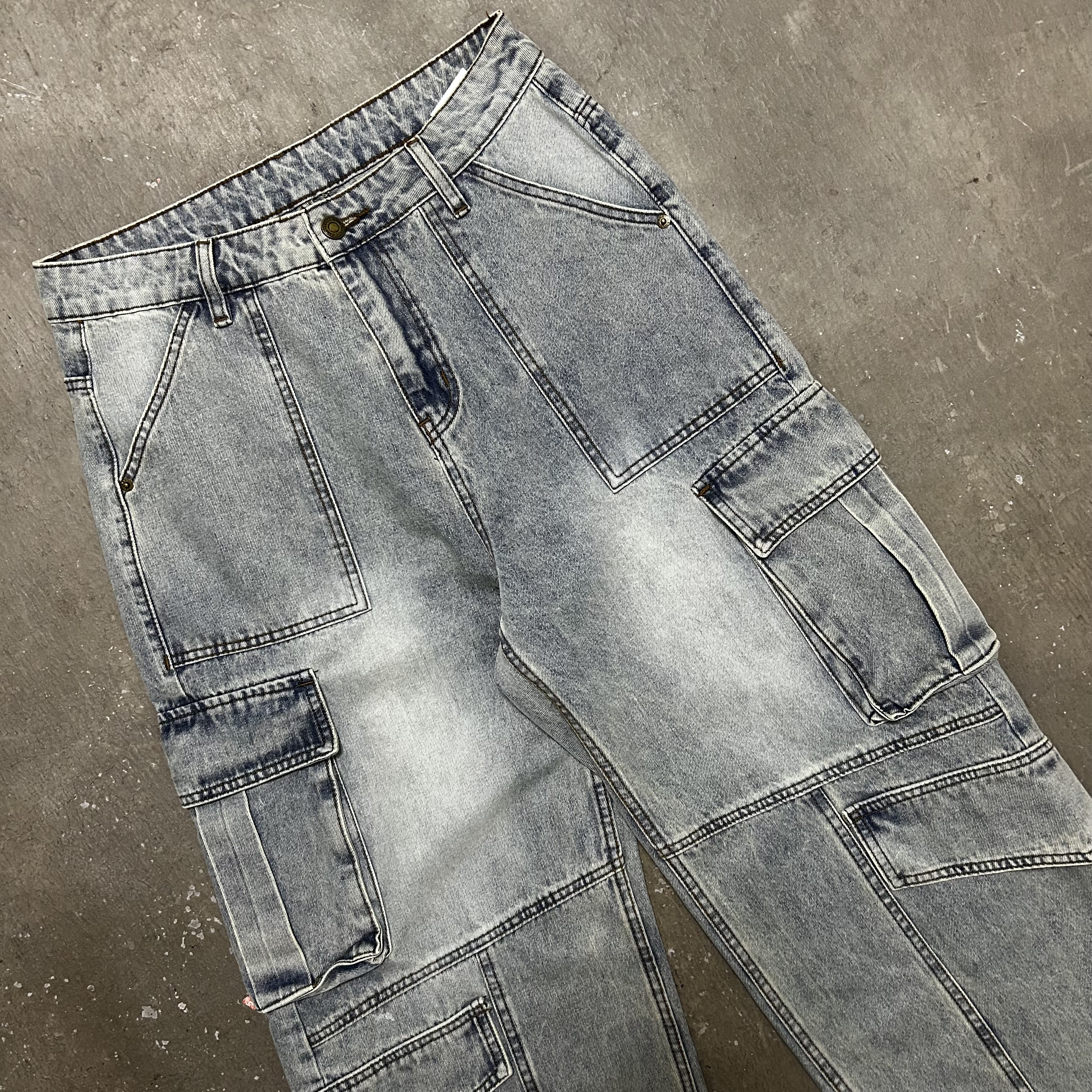 多口袋拼接褪色工艺洗水牛仔长裤