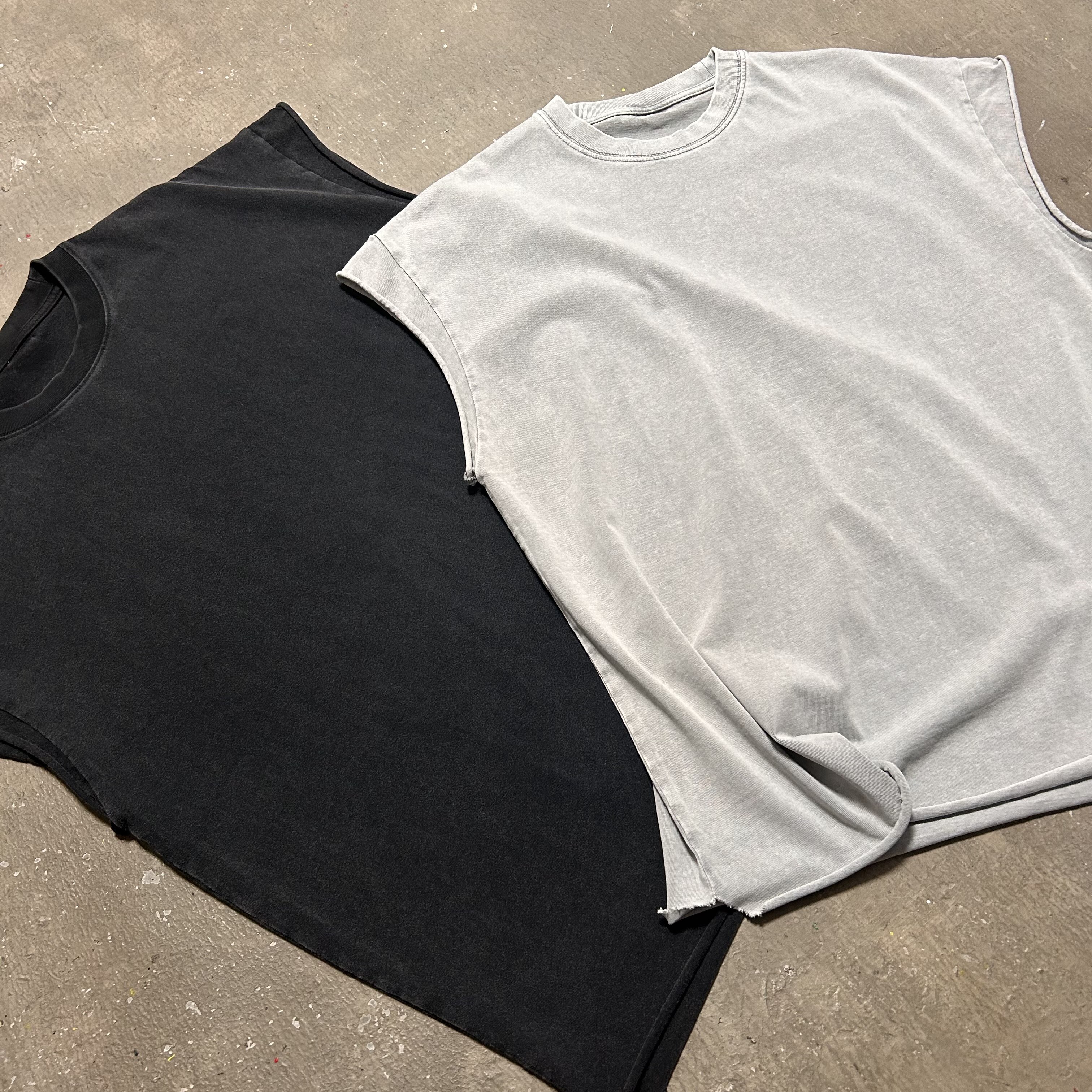 LIFEGOESON 26$$BasicSeries洗水蜡染开叉下摆无袖T恤TEE