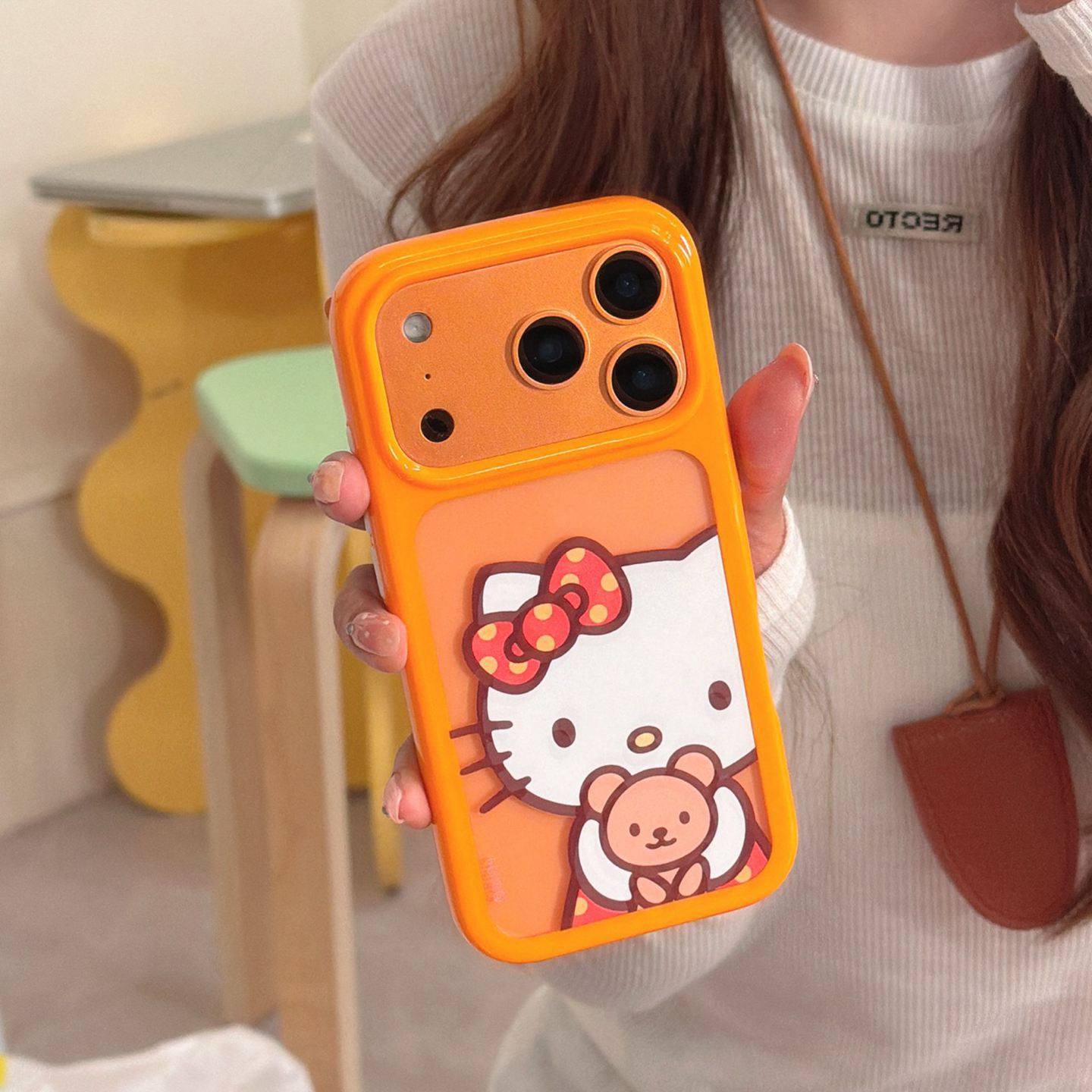 宁宁 日系可爱卡通抱小熊KT猫圆边透明女iPhone17Pro Mobile Case