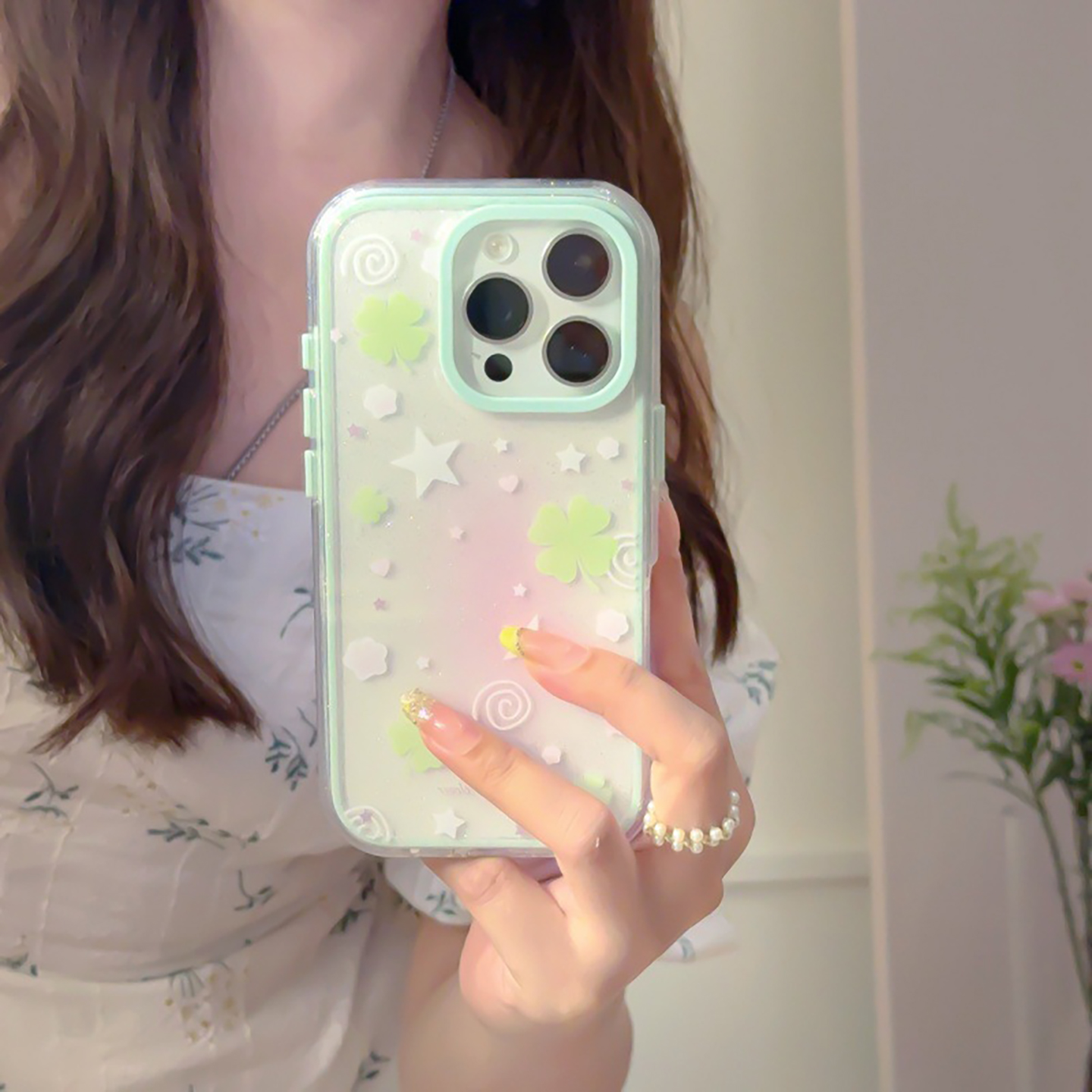 宁宁 少女晕染粉四叶草星星三合一透明女iPhone16Pro Mobile Case
