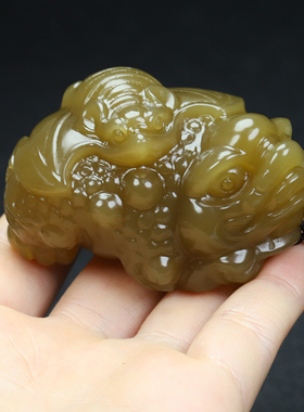 新疆和田玉糖料金蟾献宝手把件腰缠万贯把件玉富贵缠身手玩件摆件