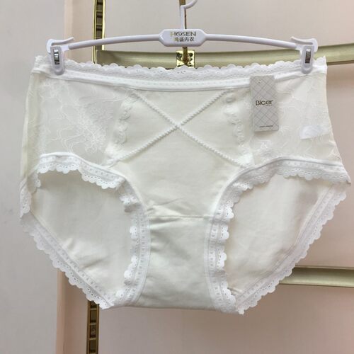 时尚中腰蕾丝纯棉内裤女柔软亲肤透气舒适健康抑菌三角短裤