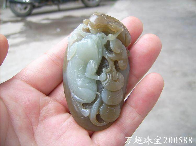和田玉糖青白玉三足金蟾蜍把玩件挂件吊坠财富加身吸金旺财玉饰