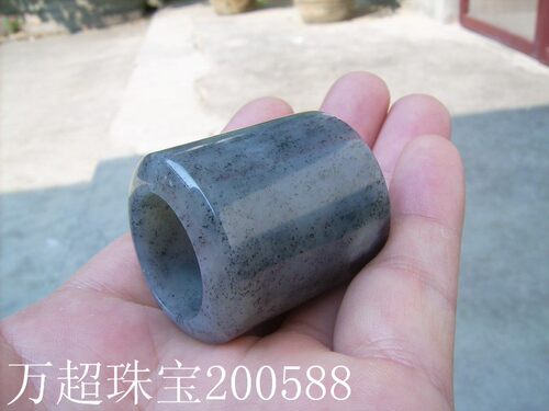 精琢细磨青花玉扳指乾坤万超珠宝