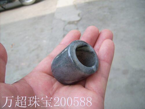 精琢细磨墨玉青花扳指珠宝