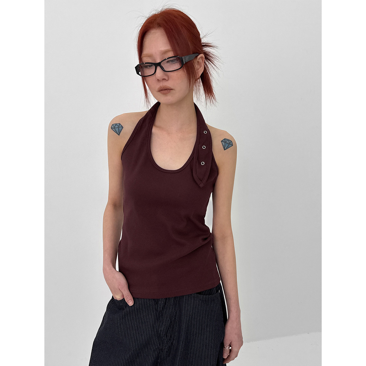 韩国代购26 Roari Eyelet Halter Sleeveless 设计师款挂脖背心