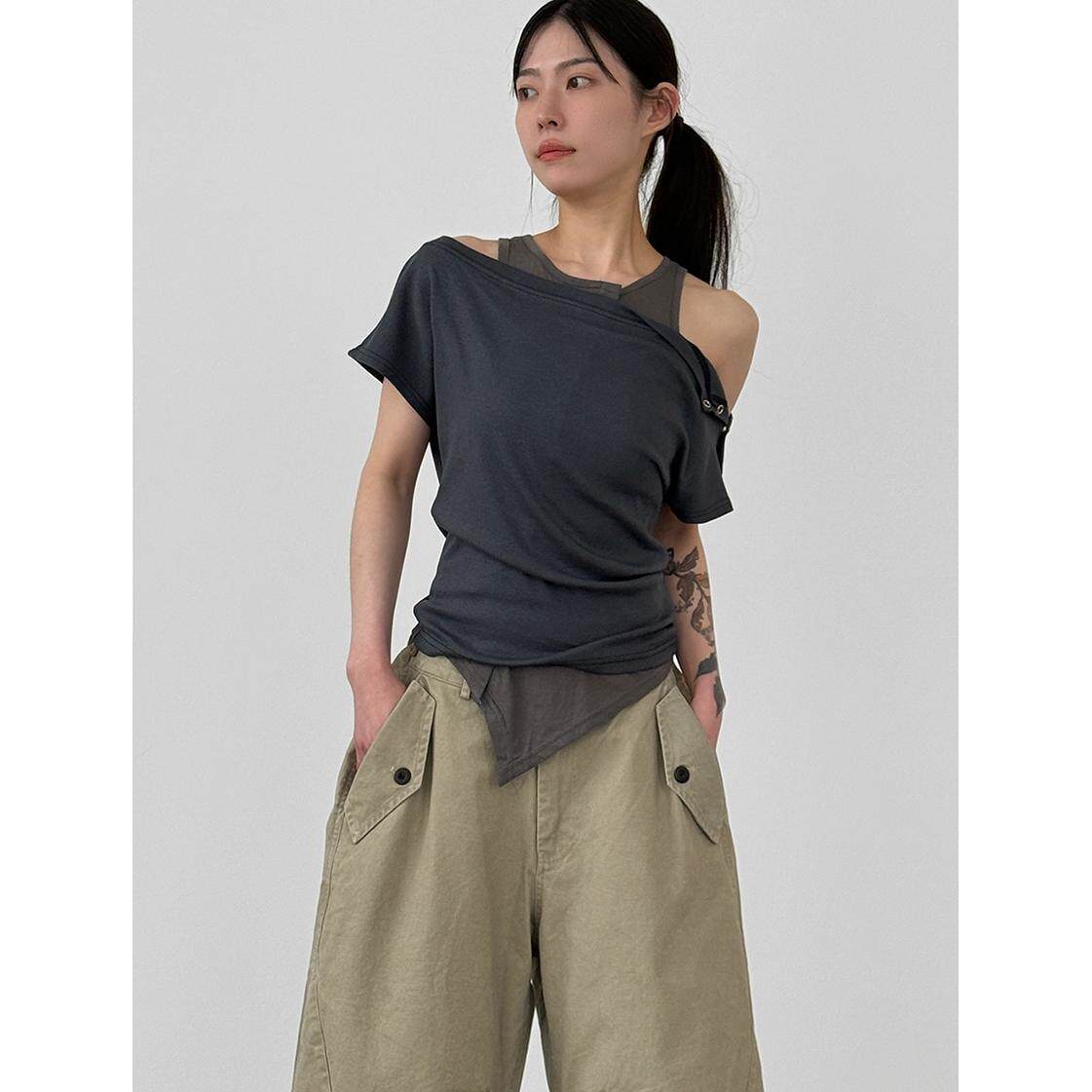 韩国代购26S/S one shoulder button half tee 设计师露肩系扣T恤